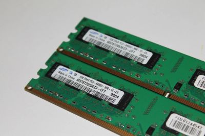 Лот: 6113547. Фото: 1. Samsung DDR2 2x1GB PC2-6400U-666-12-E3... Оперативная память