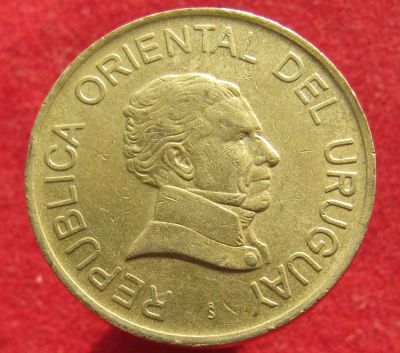 Лот: 15428194. Фото: 1. Уругвай 2 песо, 1998г. Остальные страны