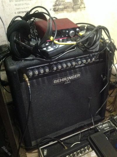 Лот: 3697381. Фото: 1. комбо усилитель Behringer vt50fx. Гитарные эффекты и комбоусилители