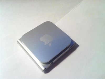 Лот: 3360211. Фото: 1. iPod nano 6 silver 8gb + браслет... Плееры