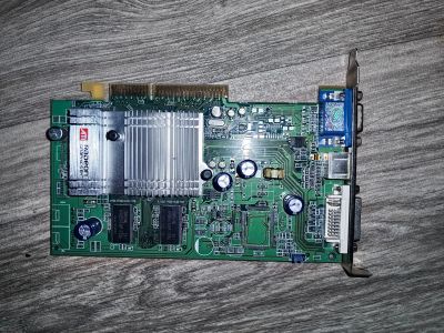 Лот: 24616001. Фото: 1. AGP 256 MB radeon 9600 Видеокарта. Видеокарты