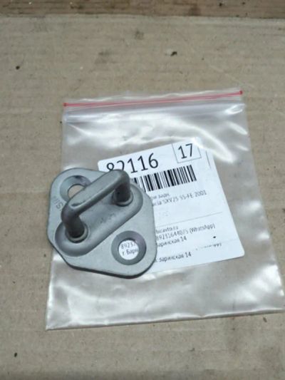 Лот: 21402749. Фото: 1. петля замка двери Toyota Camry... Двигатель и элементы двигателя