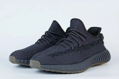 Лот: 16880381. Фото: 1. Кроссовки Adidas Yeezy 350 boost... Кеды, кроссовки, слипоны