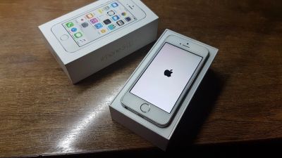 Лот: 10875803. Фото: 1. Смартфон iPhone 5S 16GB Silver... Смартфоны