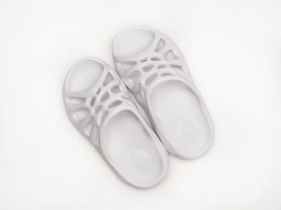 Лот: 20596293. Фото: 1. Сланцы Adidas Yeezy 450 slide. Шлепанцы, сланцы