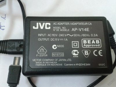 Лот: 5815626. Фото: 1. сетевое зарядное устройство JVC... Аккумуляторы, зарядные