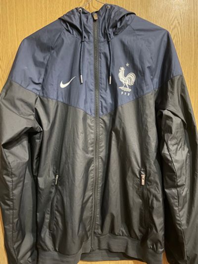 Лот: 20932135. Фото: 1. Ветровка Nike FFF. Свитеры, толстовки, худи