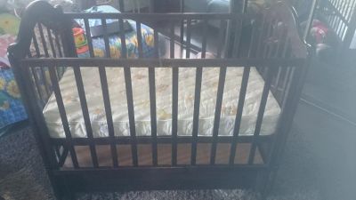 Лот: 4375631. Фото: 1. Продам детскую кровать с маятником... Детские кровати и кроватки