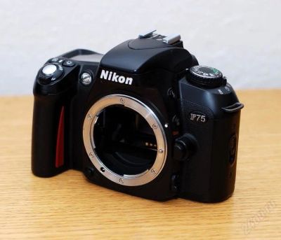 Лот: 1237668. Фото: 1. Nikon F75 body. Плёночные зеркальные