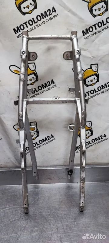 Лот: 22463212. Фото: 1. Подрамник Suzuki gsx 600 750 k1... Запчасти