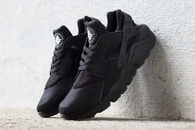 Лот: 9814761. Фото: 1. Nike Air Huarache Black. 38 размер... Кеды, кроссовки, слипоны
