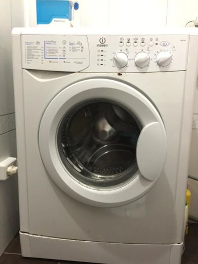 Лот: 10842765. Фото: 1. Стиральная машина Indesit WIUL83. Стиральные машины