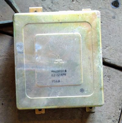 Лот: 15960260. Фото: 1. Mitsubishi мозги и крышка. Двигатель и элементы двигателя