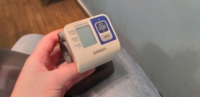 Лот: 20427825. Фото: 1. Тонометр Omron r2 (Автоматический... Оборудование