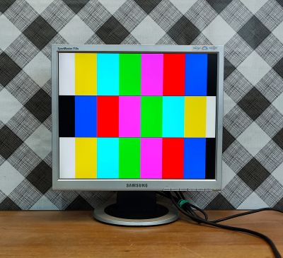 Лот: 20216166. Фото: 1. Монитор Samsung 710N Диагональ... ЖК-мониторы