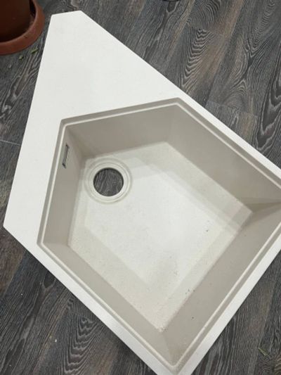 Лот: 21096936. Фото: 1. Кухонная мойка из искусственного... Мойки кухонные