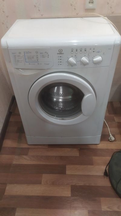 Лот: 18604550. Фото: 1. Стиральная машина Indesit WISL. Стиральные машины