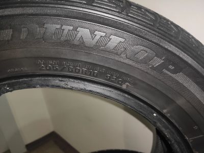Лот: 16678889. Фото: 1. Шины Dunlop 205/60 R16 зимние... Шины