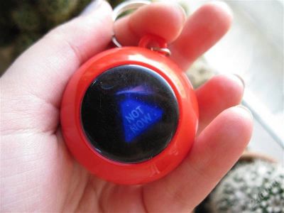 Лот: 1680351. Фото: 1. Брелок "Magic 8 ball" магический... Другое (сувениры, подарки)