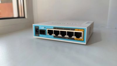 Лот: 20043406. Фото: 1. Mikrotik hAP AC, белый, полностью... Маршрутизаторы (роутеры)