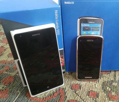 Лот: 16496047. Фото: 1. Сенсорные Nokia Lumia 900 и C6-01. Смартфоны