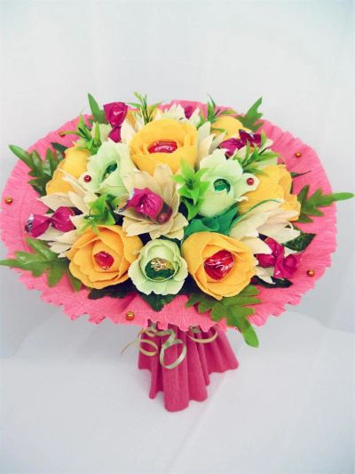 Лот: 3095465. Фото: 1. Букет цветов из конфет на 1 сентября. Сувенирные мелочи
