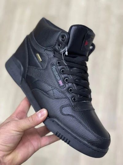Лот: 20013450. Фото: 1. Кроссовки зимние Reebok classic... Кеды, кроссовки, слипоны
