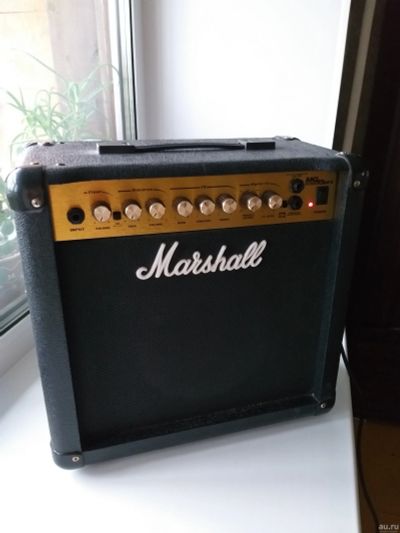 Лот: 13991687. Фото: 1. Комбик Marshall MG15DFX с эффектами. Гитарные эффекты и комбоусилители