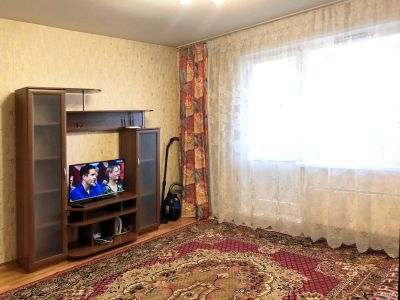 Лот: 9431539. Фото: 1. 1-комн квартира 46 кв м в Октябрьском... Квартиры, гостиницы