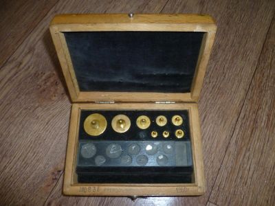 Лот: 3169999. Фото: 1. Набор гирь "Госметр". 1950год. Другое (коллекционирование, моделизм)