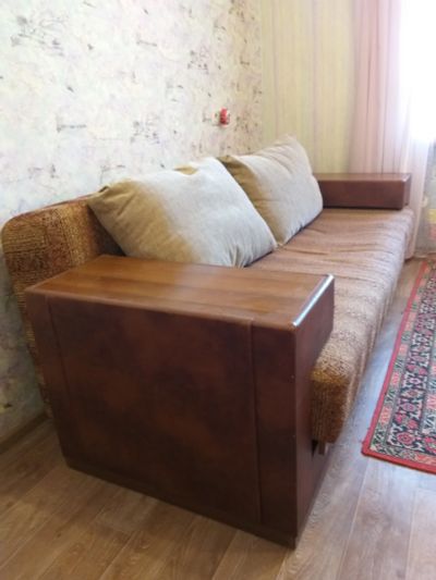 Лот: 15573886. Фото: 1. Раскладной диван с подлокотниками-подставками... Диваны
