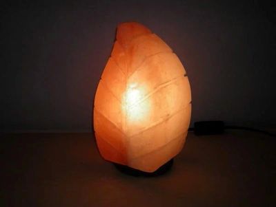 Лот: 10547919. Фото: 1. Лампа из Гималайской Соли Лист. Настольные лампы и светильники