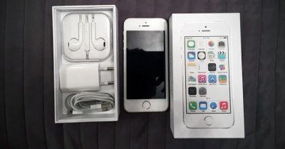 Лот: 10438140. Фото: 1. Iphone 5s Silver (серебряный... Смартфоны