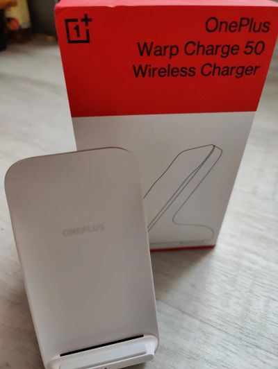 Лот: 18890268. Фото: 1. Беспроводная зарядка OnePlus warp... Зарядные устройства, блоки питания, адаптеры сетевые для смартфонов