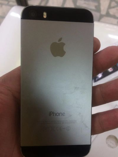 Лот: 10588357. Фото: 1. iPhone 5s grey. Смартфоны