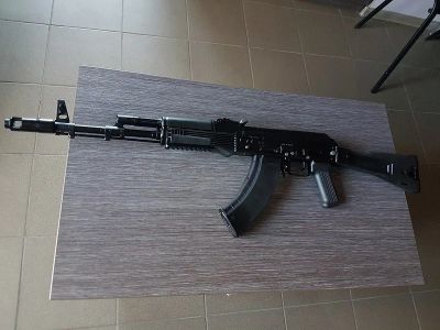 Лот: 18660772. Фото: 1. Автомат АК 103 охолощенный, стреляющий... Сигнальное и охолощенное (СХП) оружие
