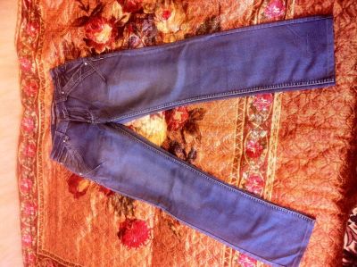 Лот: 5077488. Фото: 1. Джинсы. Брюки, джинсы, шорты