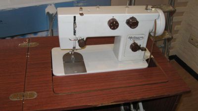 Лот: 7464503. Фото: 1. Швейная машинка. Швейная, вязальная