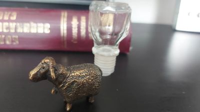 Лот: 25384286. Фото: 1. Медный талисман/статуэтка Овен. Фигурки, статуэтки