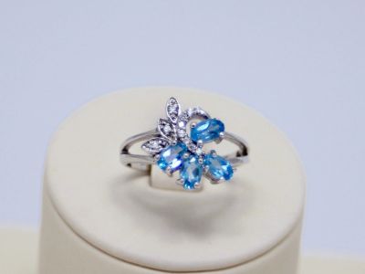 Лот: 14755715. Фото: 1. СЕРЕБРЯНОЕ КОЛЬЦО С ТОПАЗАМИ И... Кольца, перстни