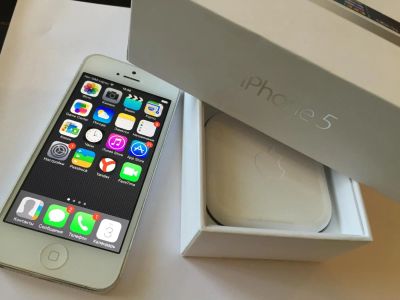 Лот: 6060180. Фото: 1. iphone 5 белый коробка документы... Смартфоны