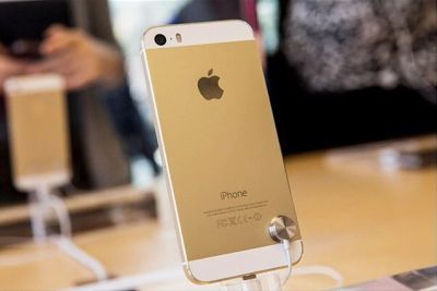 Лот: 4497200. Фото: 1. Продам IPhone 5s gold. Смартфоны