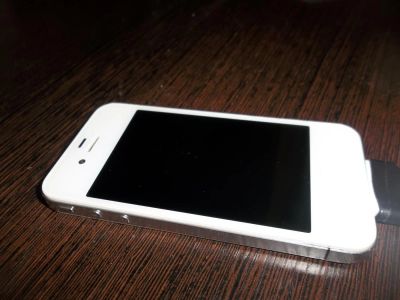 Лот: 9983382. Фото: 1. iphone 4. Кнопочные мобильные телефоны