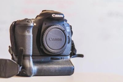 Лот: 5125529. Фото: 1. Фотоаппарат Canon 60d + флешка... Цифровые зеркальные