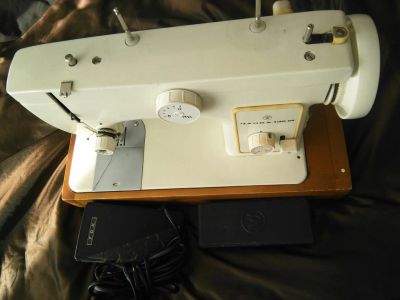 Лот: 9278616. Фото: 1. Швейная машина. Швейная, вязальная