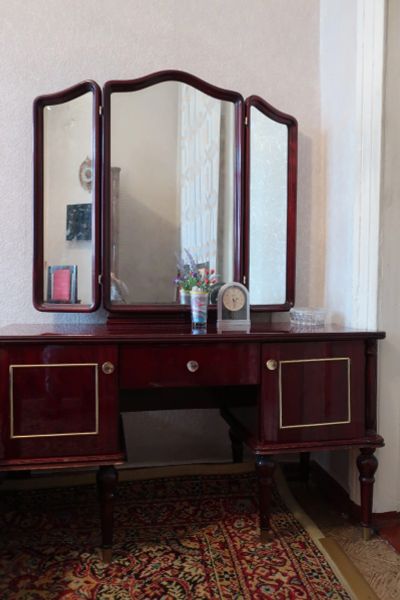 Лот: 16183582. Фото: 1. Столик с зеркалом(трельяж). Мебель