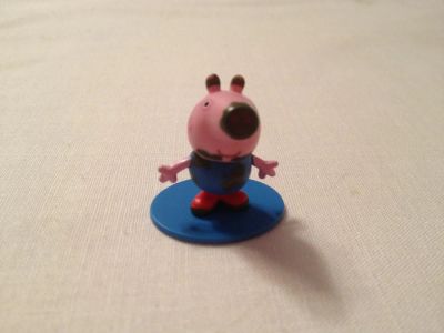 Лот: 5626766. Фото: 1. Peppa Pig. Грязный Джордж на подставке... Игрушки
