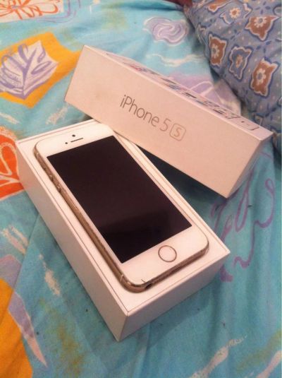 Лот: 8186054. Фото: 1. Iphone 5S на 16 гб (все работает... Смартфоны