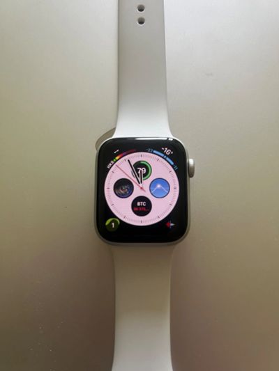 Лот: 25005138. Фото: 1. apple wath SE (2nd GEN) 44mm 2024года... Смарт-часы, фитнес-браслеты, аксессуары