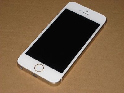 Лот: 11507305. Фото: 1. iPhone 5s GOLD Идеальнейшее состояние... Смартфоны